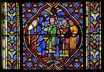 Vitrail représentant une scène de la vie de Saint Artheme : Un incendie dans la ville de Clermont nécessite le déplacement des reliques des saints. Une procession transporte le reliquaire et arrive à l