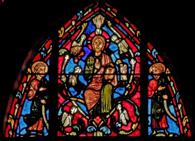 Fenêtre w0 représentant le Christ avec les sept colombes du Saint-Esprit - French School