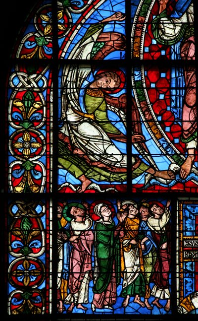 Fenêtre w0 représentant les Apôtres et la Vierge Marie à l