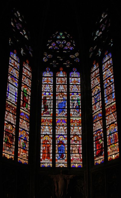 Fenêtre w0 représentant des lumières de remplage et des sommets de canopée dans la chapelle orientale - French School