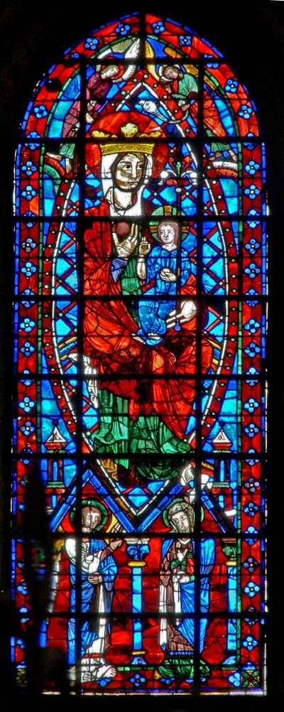 Fenêtre w100 représentant la Vierge et l