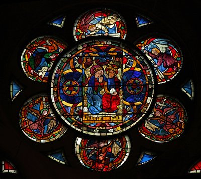 Fenêtre w14 représentant le Couronnement de la Vierge - French School