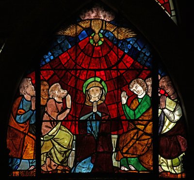 Fenêtre w14 représentant la Vierge Marie et les Apôtres à la Pentecôte - French School