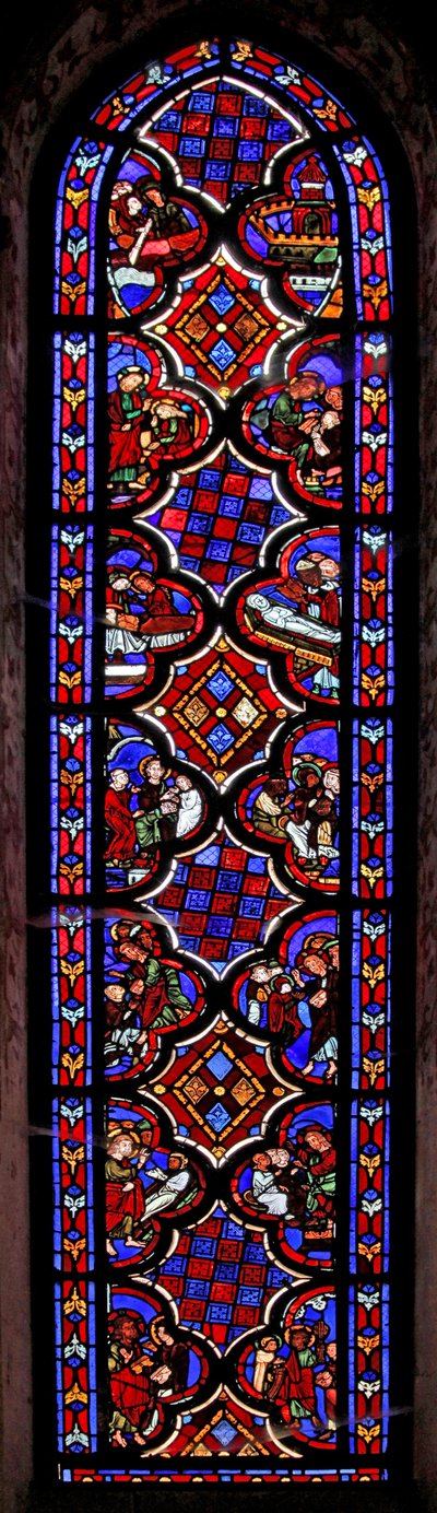 Fenêtre w1 représentant une scène de la vie de Sainte Marie-Madeleine avec des scènes de l