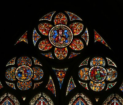 Fenêtre w203 représentant les lumières de la rosace avec trois anges - French School