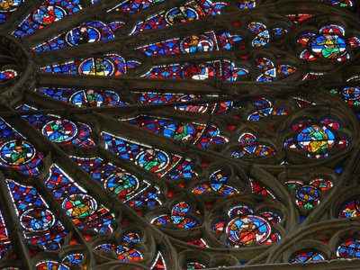 Fenêtre w219, la rosace nord, représentant des prophètes, des ancêtres du Christ et des Anciens de l