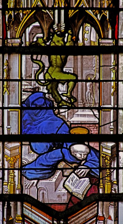 Fenêtre w27 représentant Saint Martin tombe dans les escaliers : un diable célèbre - French School