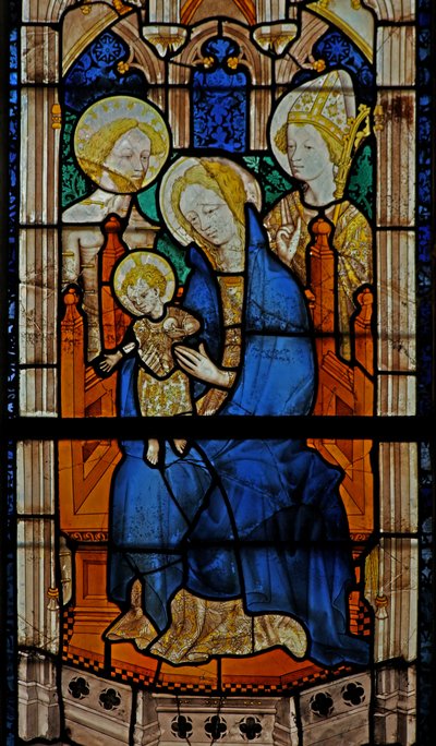 Vitrail w27 représentant la Vierge et l