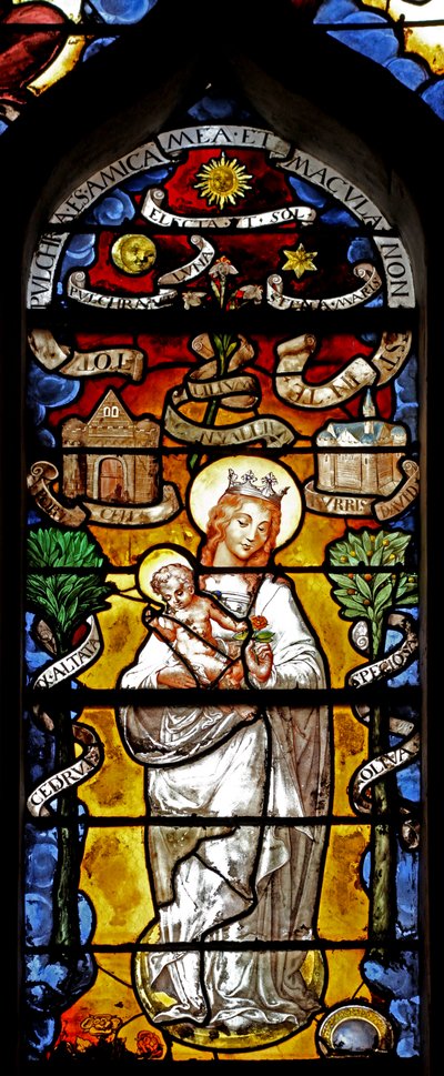 Vitrail w30 représentant la Vierge Marie vêtue de soleil - French School