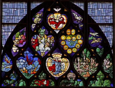Fenêtre w3 représentant la Trinité ; la Vierge Marie enfant ; l