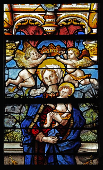 Vitrail w3 représentant la Vierge et l