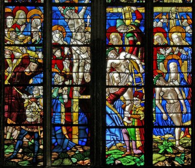 Fenêtre w51 représentant la Via Crucis, la Crucifixion, la Déposition et la Pietà - French School