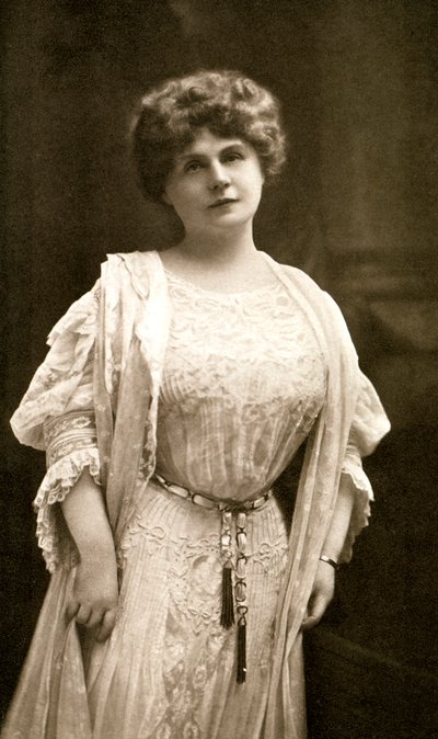 Marie Corelli, romancière britannique, 1909 - Gabell