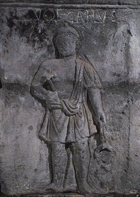 Chapiteau du pilier des Nautes représentant Vulcain tenant un marteau - Gallo Roman