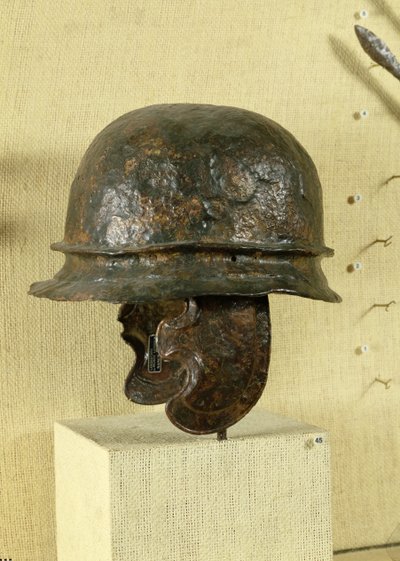 Casque avec protège-joues, d