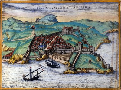 Vue de la ville fortifiée de Tanger et de la côte, Maroc. Trois navires sont ancrés près de la côte. Dans « Ciuitates orbis terrarum Liber primus », par Georgius Braun et Franz Hohenberg, Cologne 1582. - Georg Braun and Hogenberg Franz