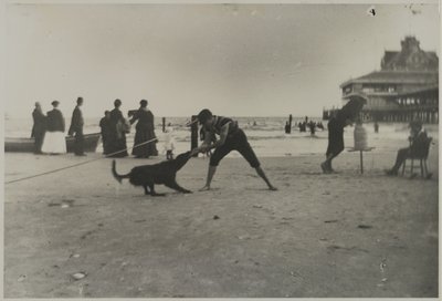 Garçon et chien, Iron Pier, Coney Island, Brooklyn, c.1885 - George Bradford Brainerd