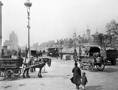 Chariots devant la Tour de Londres, vers 1930 - George Davison Reid