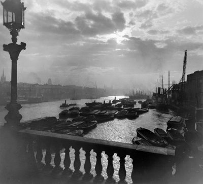 En aval du pont de Londres - George Davison Reid