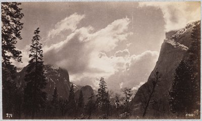 Vallée de Yosemite, avec des nuages - George Fiske