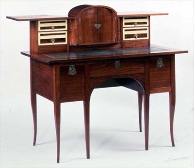 Bureau avec incrustations et accessoires en laiton - George Walton