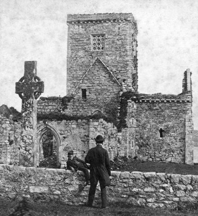 Ruines de la cathédrale et croix de Saint-Martin, Iona, Argyll et Bute, Écosse, fin du 19e siècle - George Washington Wilson