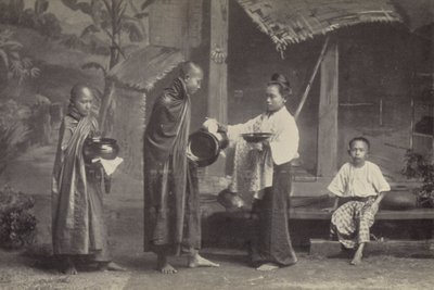 Birmanie : Le Pongyi avec son bol à aumônes - Georges Bertin Scott