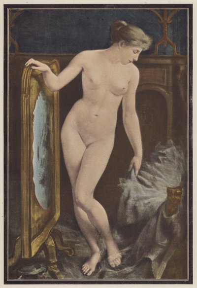 Femme contemplant une coiffe - Georges Roussin