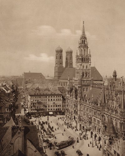 Munich / Munich : Marienplatz avec le nouvel hôtel de ville (b/w photo) - German Photographer