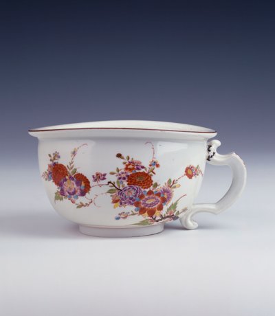 Un bourdaloue de Bottger de forme ovale irrégulière peint à la manière de Johann Ehrenfried Stadler, vers 1725 - German School