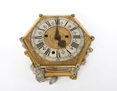 Une horloge de table - German School