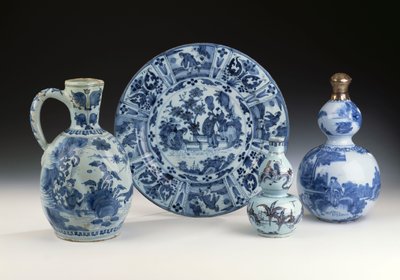 Sélection de céramiques bleues et blanches de Francfort dans un style chinois, vers 1700 - German School