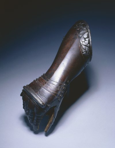 Gantelet noir et blanc pour le coude de la main droite, vers 1570 - German School
