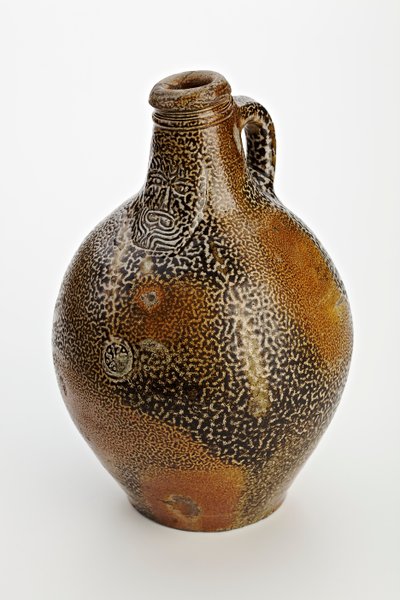 Bouteille de Cologne décorée d