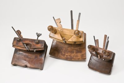 Rabot de tonnelier, daté 1735, 1842 et début à milieu du 19e siècle - German School