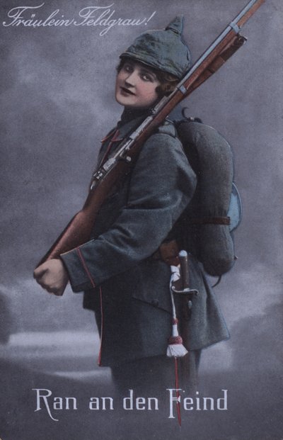 Jeune fille allemande en uniforme militaire (photo couleur) - German School