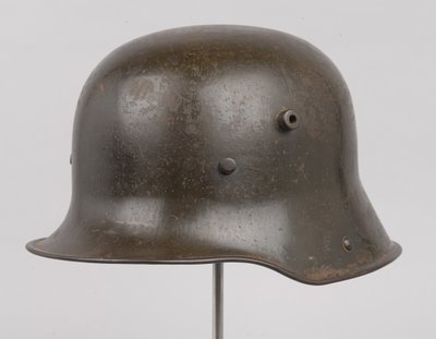 Casque en acier allemand ou 