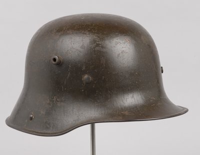 Casque en acier allemand ou Stahlhelm, vers 1916 - German School