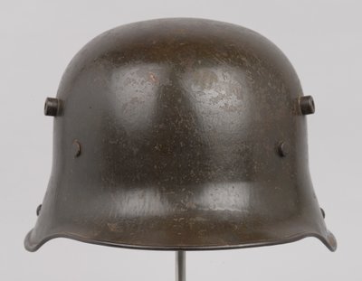 Casque en acier allemand ou 