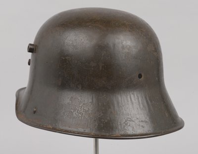 Casque en acier allemand ou Stahlhelm, vers 1916 - German School