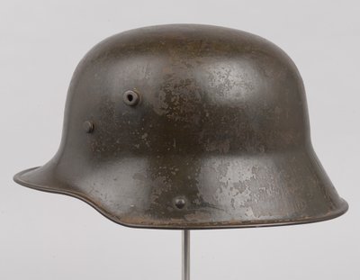 Casque en acier allemand ou Stahlhelm, vers 1916 - German School