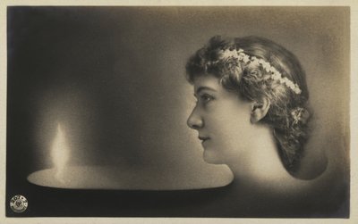 Fille avec une flamme - German School