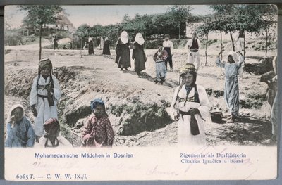 Carte postale représentant de jeunes femmes musulmanes en Bosnie, 1904 - German School