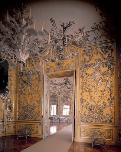 La salle de repos menant à la galerie des glaces, conçue par François Cuvilliés (1695-1768), avec des stucs de Johann Baptist Zimmermann (1680-1758), 1734-37 - German School