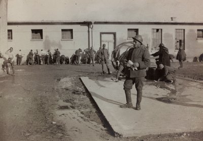 Album "Images de la guerre II": soldats italiens à Gradisca Sagrado, Gorizia, Italie (photo n/b) - Gigliucci Gigliucci