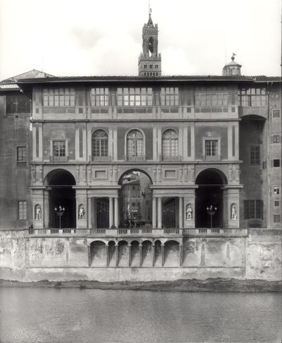 Façade de la Galerie des Offices sur le Lungarno Torrigiani - Giorgio Vasari