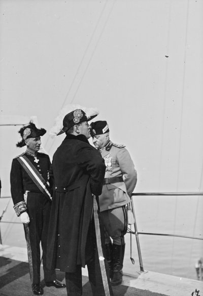 Album "Duce" : Benito Mussolini en uniforme à bord d