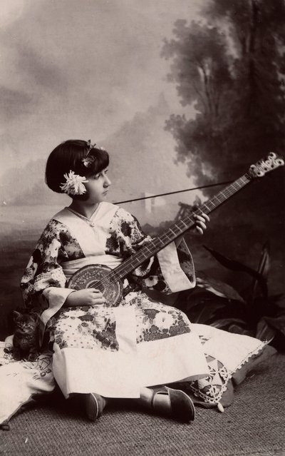 Petite fille en costume japonais - Phillipe de Marlier
