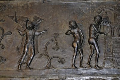 Art ottonien : Adam et Ève expulsés du Paradis. Vers 1015. Sculpture sur l