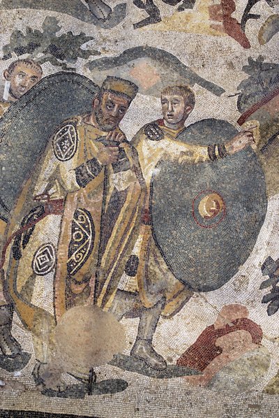 Art romain : détail de la mosaïque « La grande chasse ». Un seigneur pendant la chasse. 315-350 après J.-C. Piazza Armerina, Villa Romana del Casale. Sicile, Italie. - Phillipe de Marlier